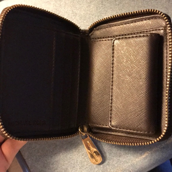 Michael Kors Wallet - Picture 2 of 4